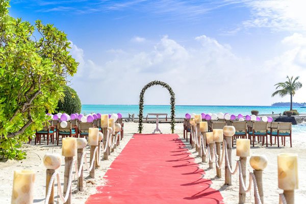 Beach Wedding Guest Dresses: Expert Guide to Seaside Ceremony Attire (2025)